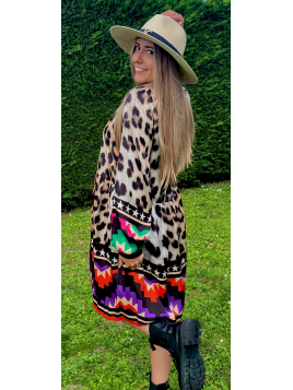 Robe leopard avec bordure...