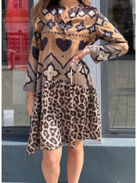 Robe courte bordures...