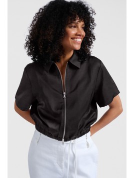 Veste courte en satin...