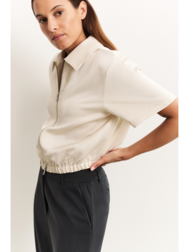 Veste courte en satin...