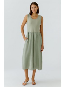 Robe OUI tendance à...