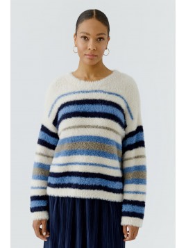 Pull OUI en fil duveteux...
